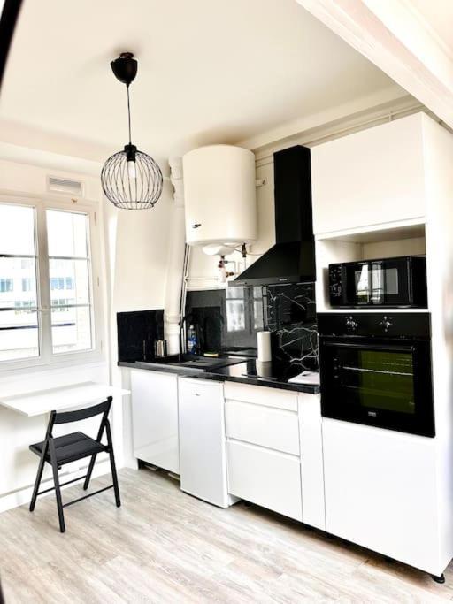 Appartement Vue Tour Eiffel Ligne 14 A Cote De Paris Gentilly Exterior foto