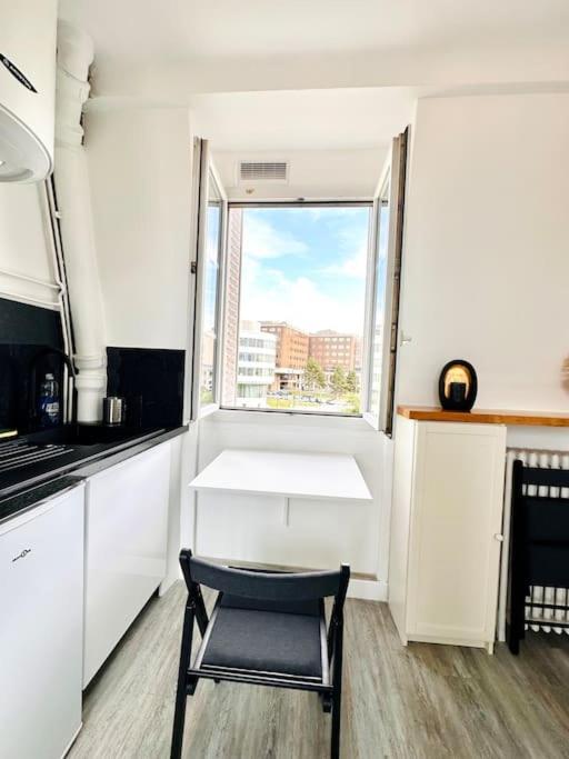 Appartement Vue Tour Eiffel Ligne 14 A Cote De Paris Gentilly Exterior foto